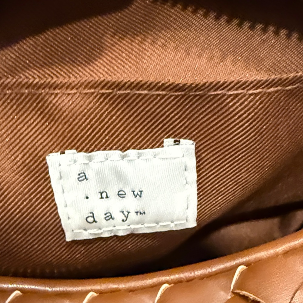 a new day Braided Hobo Bag in Cognac - Picture 2 of 4